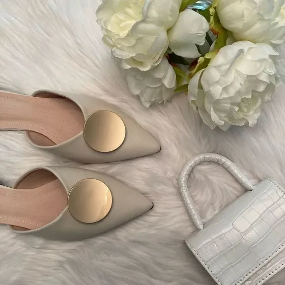 Riveted Off White Crème Gold Pointed Toe Flat Mules Shoes - Picture 9 of 17